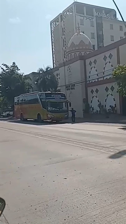 BUS ARIMBI ' TALITA ' PEKALONGAN ' TEGAL ' CIBODAS ' DI JALAN PANTURA TEGAL PEMALANG
