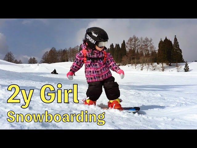 2 years old girl’s snowboarding