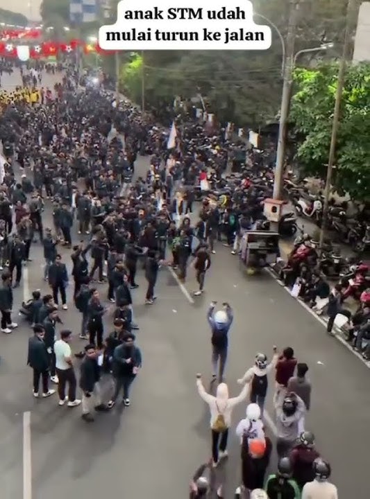 VIRALL...anak STM ikut DEMOKRASI BUBARKAN DPR!!!!!!