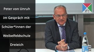 Peter von Unruh - Verwaltungsdirektor des Hessischen Landtags im Gespräch mit Schüler*innen der WFS