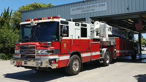 Alameda County Fire Truck 25 Responding Code 3