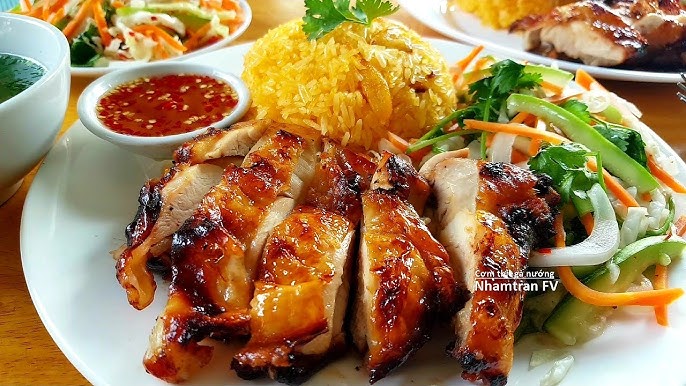 6. Thưởng Thức Món Gà Đông Tảo