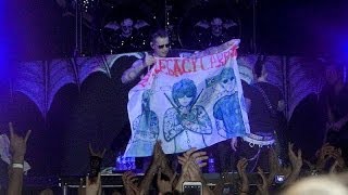 Avenged Sevenfold - M Shadows pegando minha faixa ( getting my band ) - Brasília - BR 16/03/14