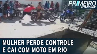 Domingo Espetacular: Homem perde controle e joga moto dentro de rio  Homem  tenta ajudar mulheres e joga moto delas dentro de rio. O acidente aconteceu  na cidade de Cametá (PA), quando