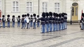 มาร์ช ราชวัลลภ Royal Guards March บรรเลงโดยดุริยางค์ทหารรักษาพระองค์เดนมาร์ก