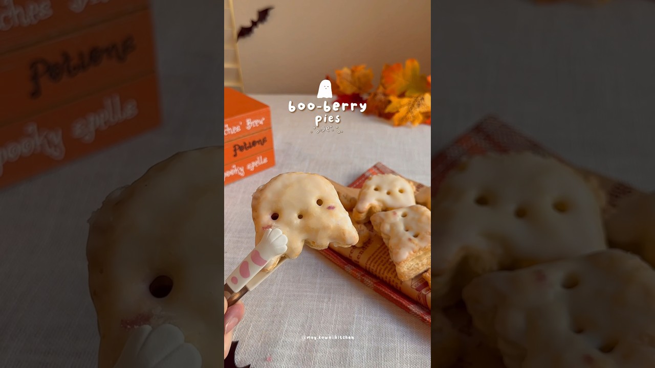 BOO-Berry Pies 👻🫐