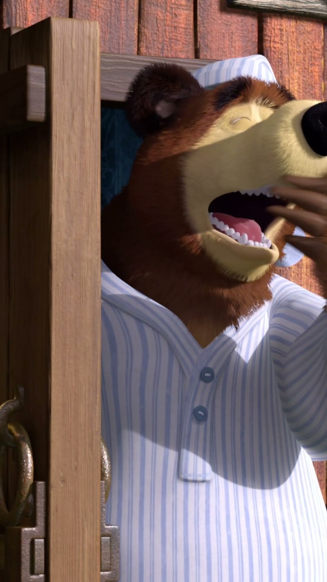 استيقظوا! السنة الجديدة قادمة! ? mashabeararabic #shorts #arabic #mashaandthebear# #ماشاوالدب #مضحك