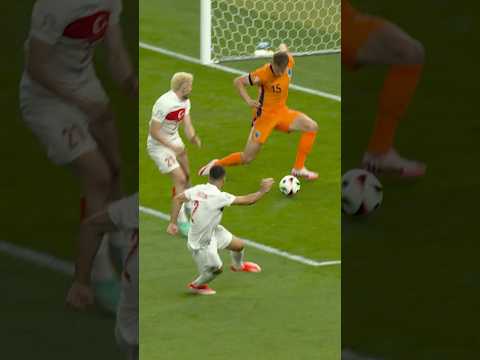 Micky van de Ven to the rescue. 🫡 #NothingLikeOranje #HBD