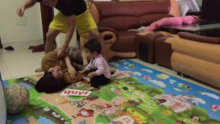 Cận cảnh bố đánh mẹ bé 15 tháng tuổi phản ứng kinh khủng khiếp