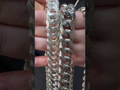 Video: Är hundörade halsband sterling silver?