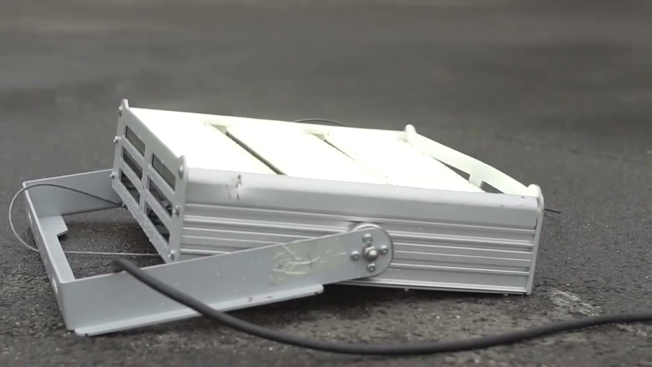 Proiectoare pentru santiere de constructii si macarele - utilajedesantier.ro