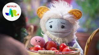 Explore the Garden with Waffles + Mochi! | Netflix Jr