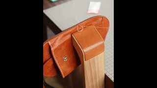 Entirely polished, from handle to prongs, helps you to pull out a leather more easily.