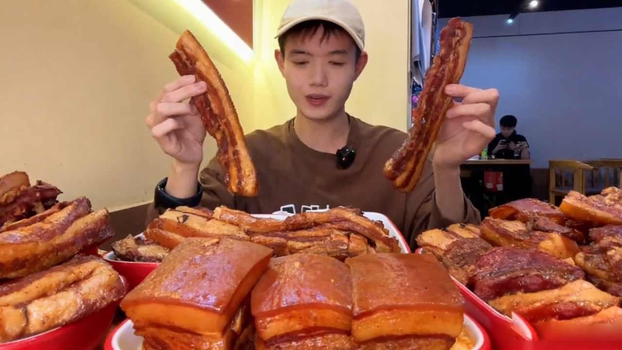 200元吃东北大肉自助，直接一盘一盘吃好吃不腻，吃的满嘴流油也太爽了【冻冻超大一口】