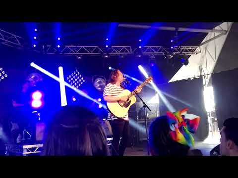 Lewis Capaldi - Tough // Live at Barn On The Farm 2018
