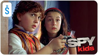Spy Kids 2001 Scene The Children Infiltrate The Castle