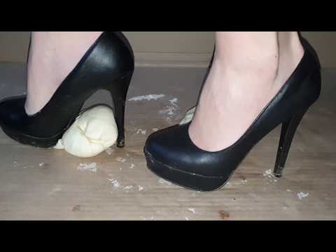 High Heels trampling Dough Preview!