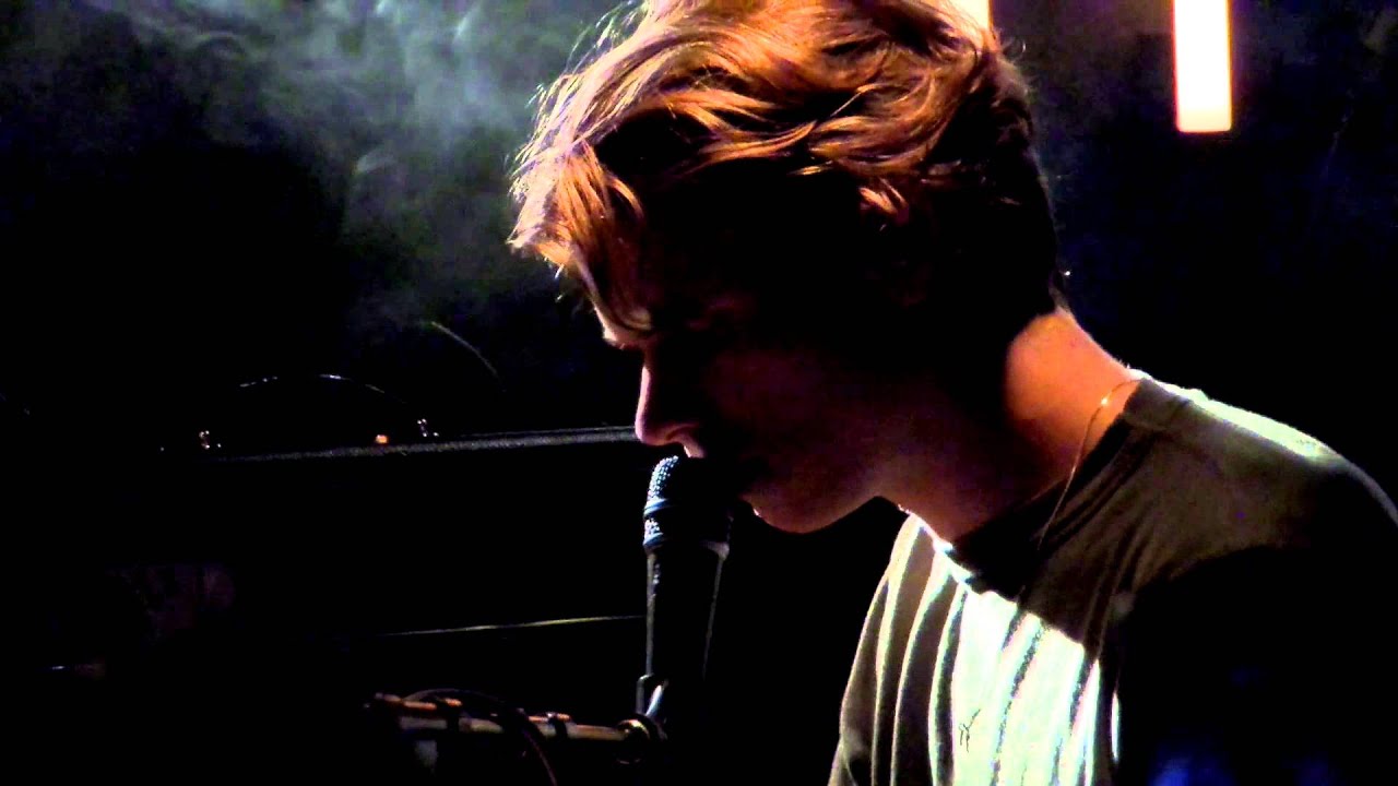 Watch Sizarr - Untitled - 11.04.15 München on YouTube Watch Sizarr - Untitled - 11.04.15 München on YouTube