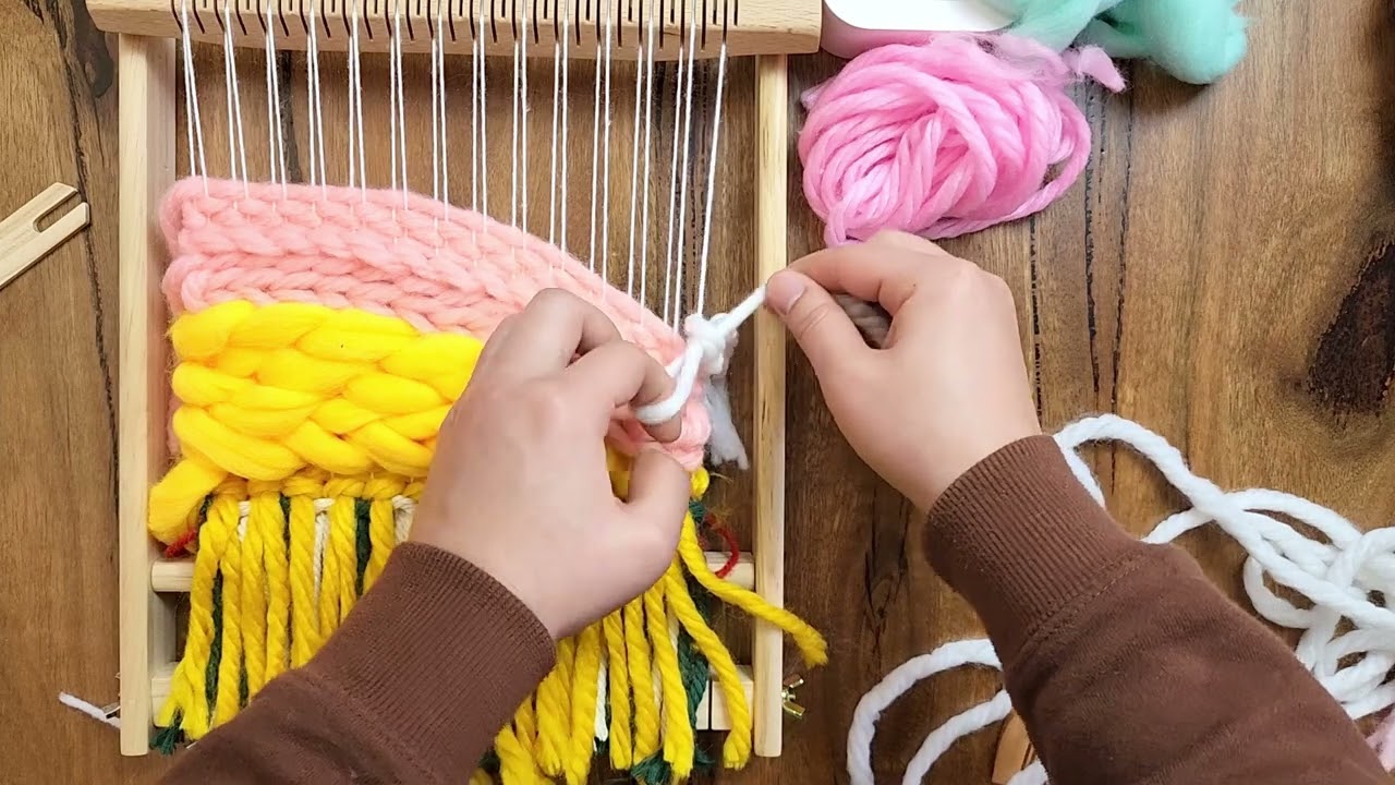 Learn How to Weave a Textured Wall Hanging: Beginner's Loom Tapestry Weaving  Tutorial 