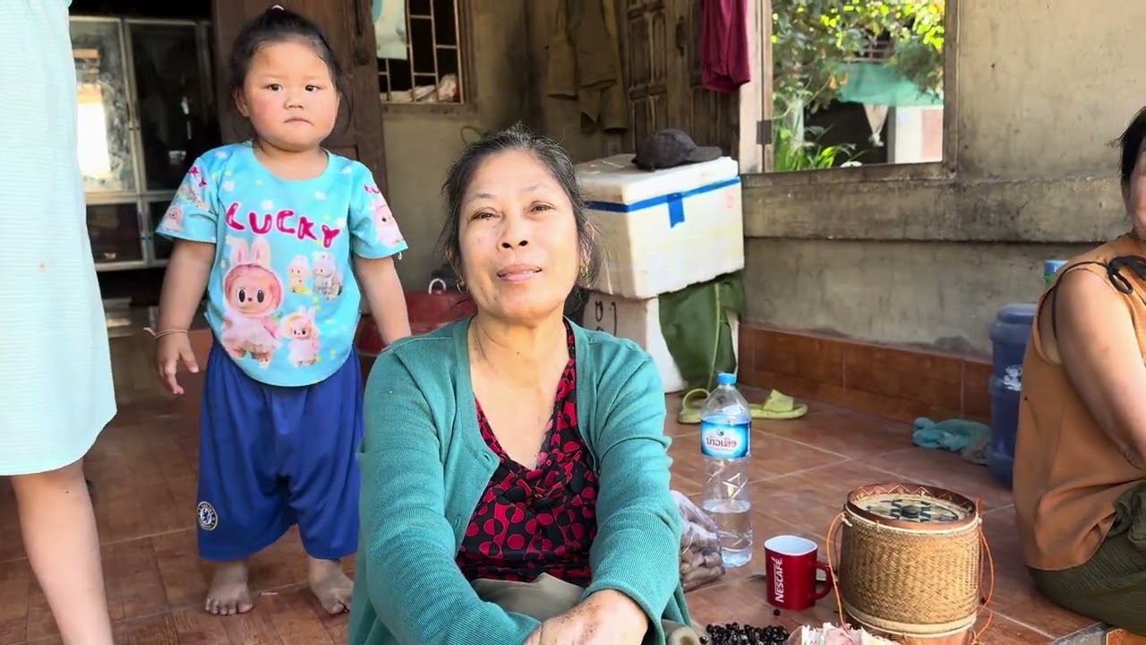 Brother Tui invited me to go to the village festival of his relatives in the Ban Gern area