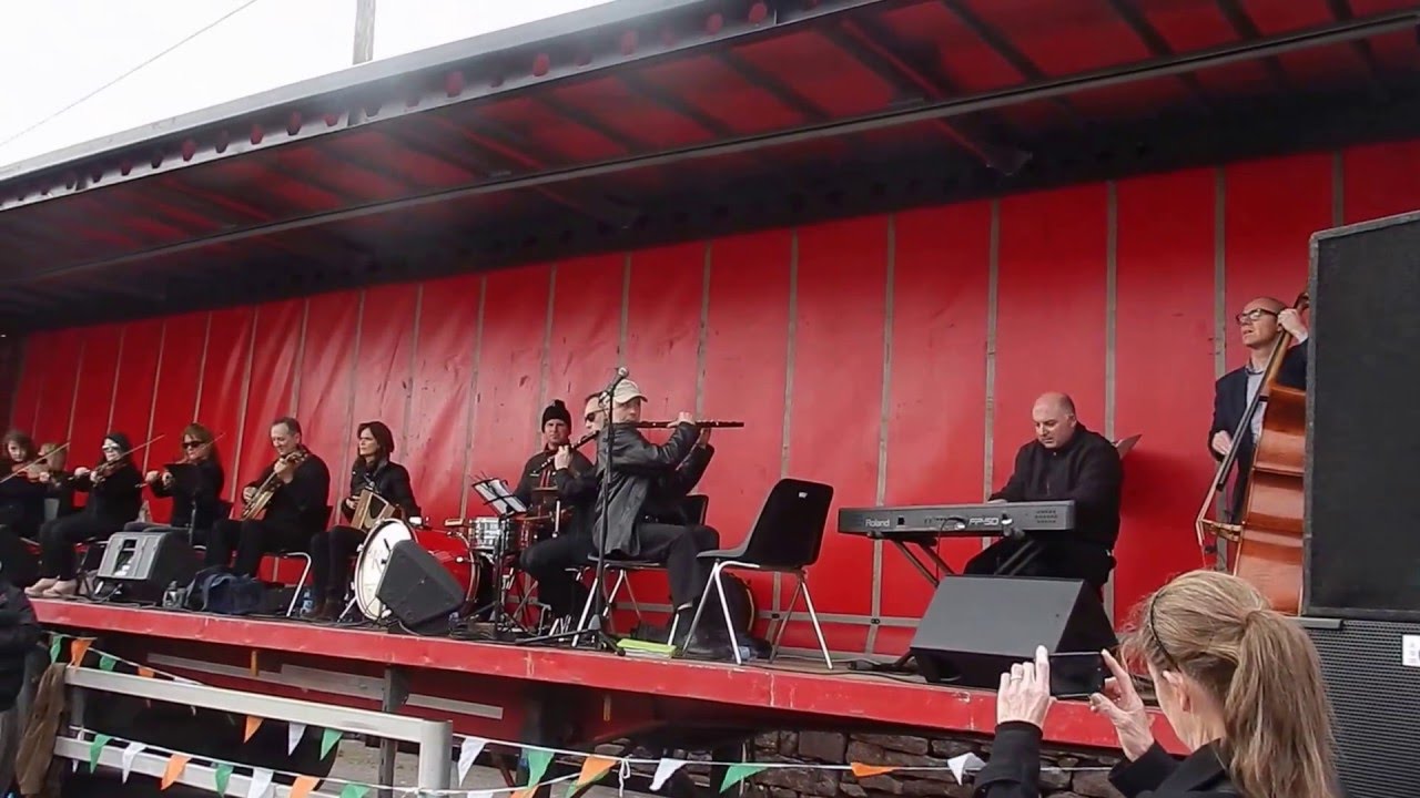 Kilfenora  Band with set dancers  April 2016 467