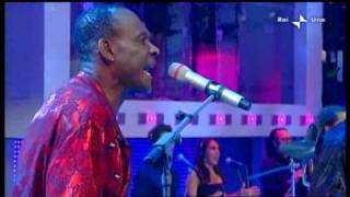 ... cantano dal vivo ( live ) a " i migliori anni 30.10.09