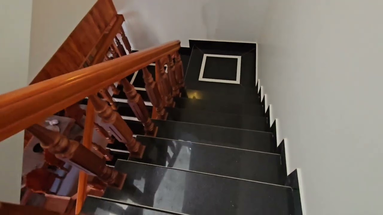 Nhà to nội thất đồ gỗ cầu thang đẹp ...