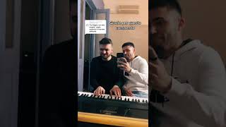 Suona al pianoforte una canzone dopo averla ascoltata solo una volta