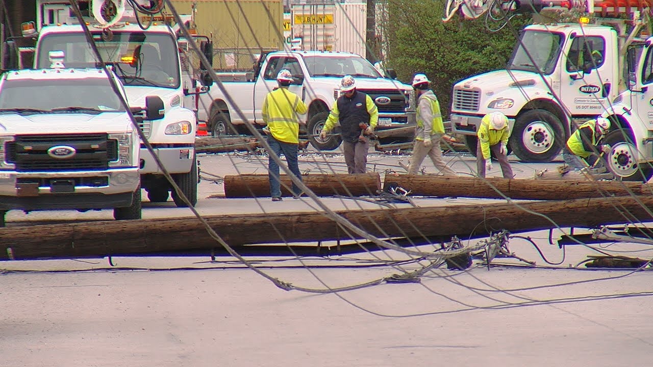 High winds leave 27,000 homes without power - YouTube