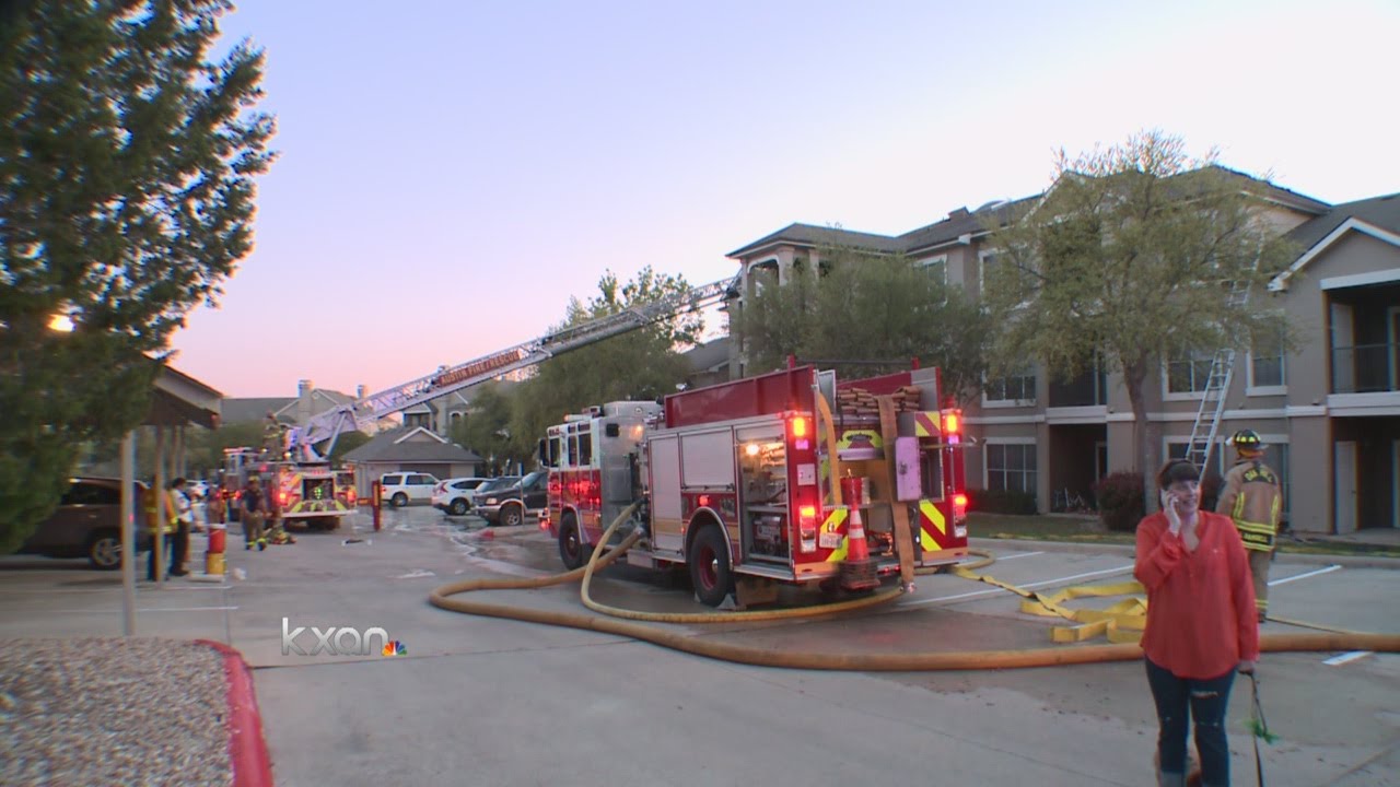Two-alarm fire damages Southwest Austin apartment complex - YouTube