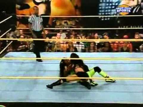 Queen of FCW Aj Lee Vs FCW Divas Champion Naomi Kn...