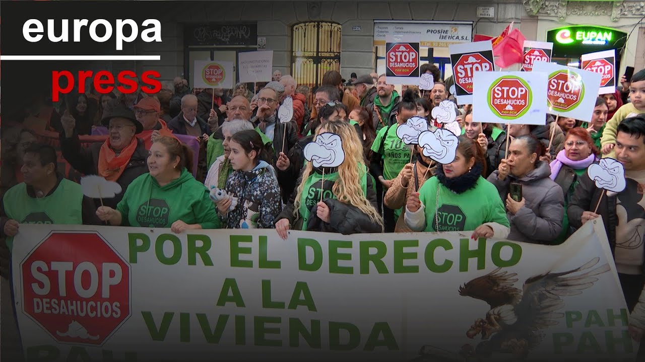 Unas 100 personas protestan ante la sede de Junts por el rechazo al ...