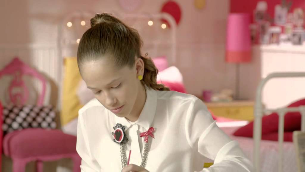 Minnie & You: Cum sa creezi o brosa- colier