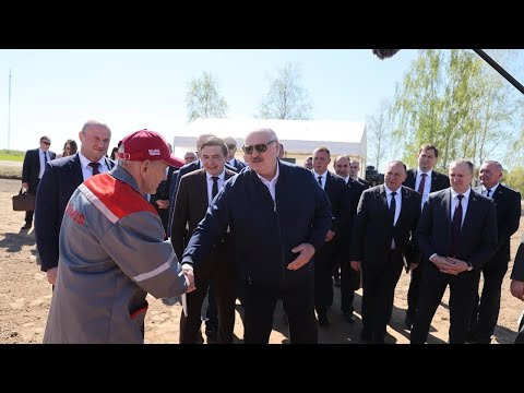 видео: "То есть ты сейчас можешь это показать? Давай!" // Лукашенко про чудо-машину, Олимпиаду и Пасху