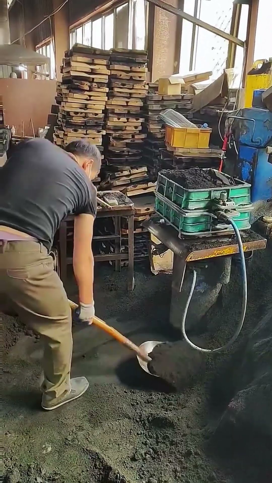 Making the casting mold process- Good tools and machinery make work easy