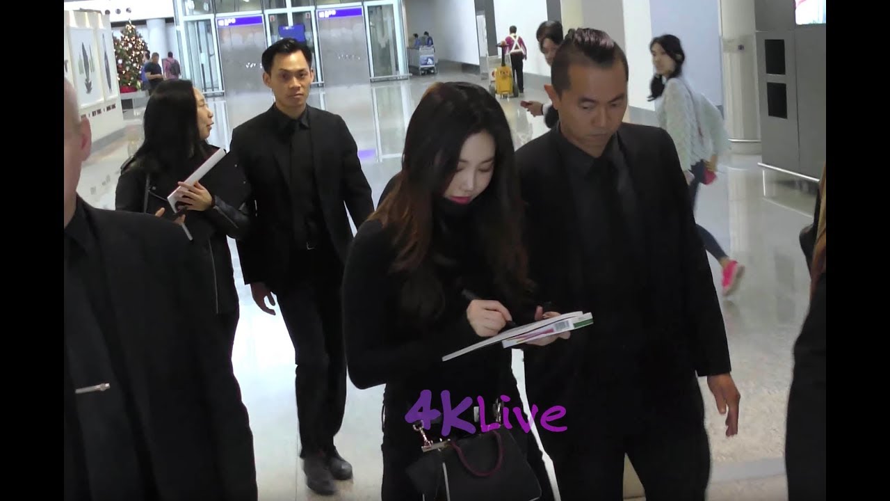 [4KLive] 20181129 Yura Girl's Day Arrival at Hong Kong for Charles & Keith event