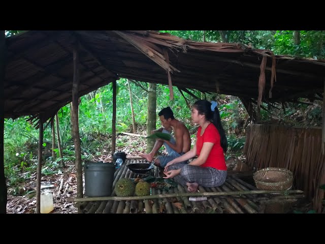 Suku Dayak || Hidup di Pondok saat Musim Durian class=