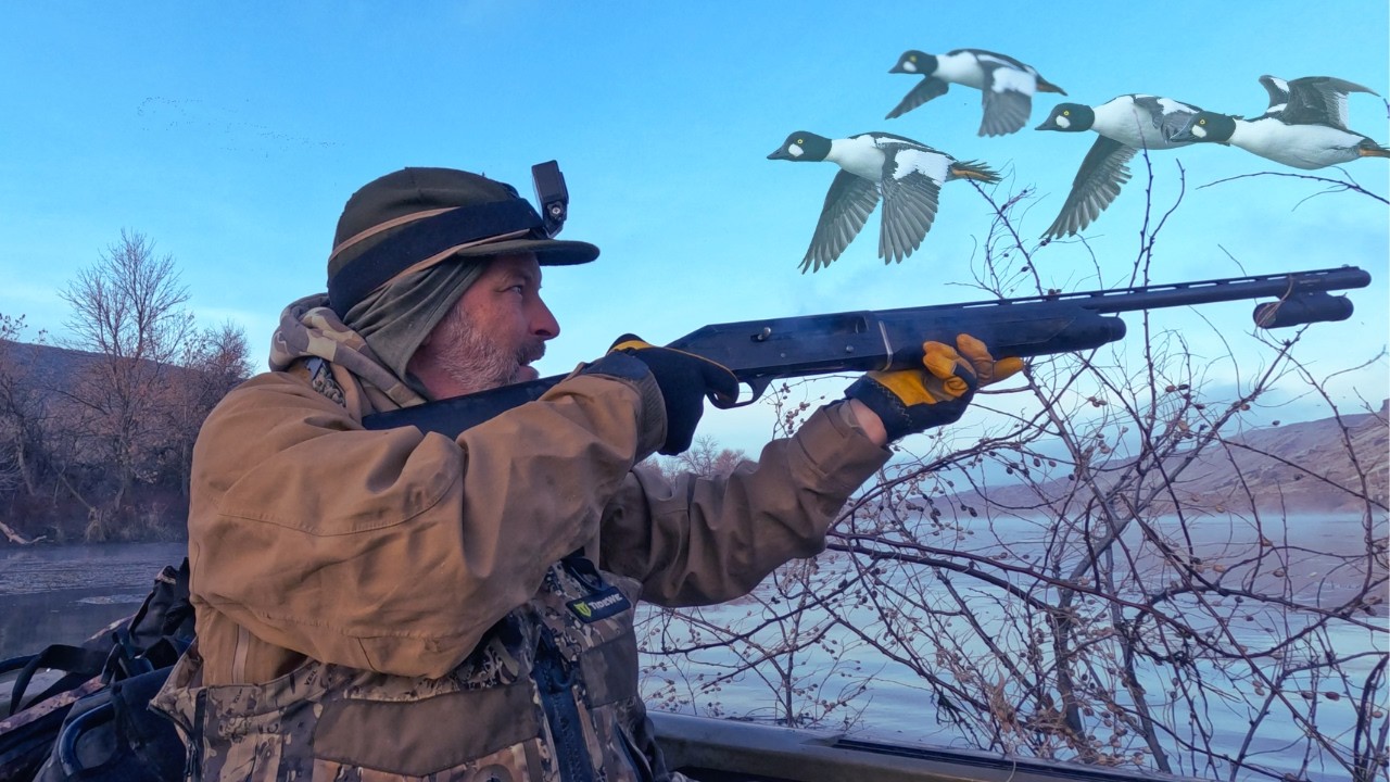 DUCK HUNTING - LAST DAY of SEASON SOLO RIVER HUNT