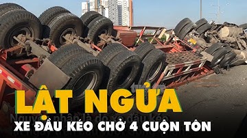 Xe đầu kéo chở tôn lật ngửa trên cầu vượt Sóng Thần