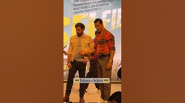 Akshay Kumar and Emraan Hashmi promoting Selfie at Mukesh Auditorium #akshaykumar #emraanhashmi