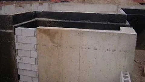 Attaching stone veneer to preformed concrete walls or foundations