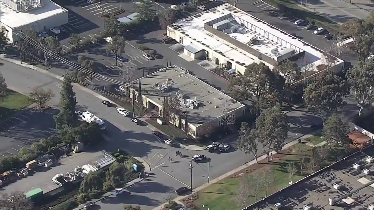 Building at Google Campus in Mountain View evacuated. Authorities investigating a suspicious package