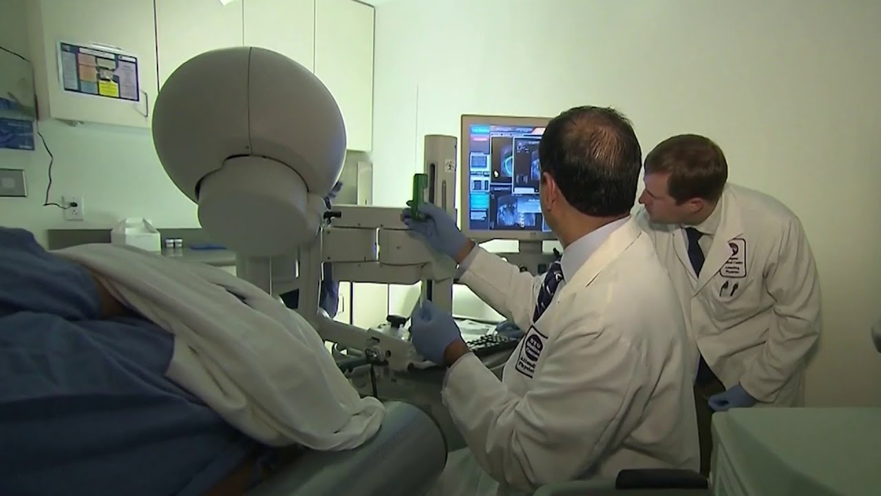 Understanding the early signs and symptoms of pancreatic cancer - YouTube