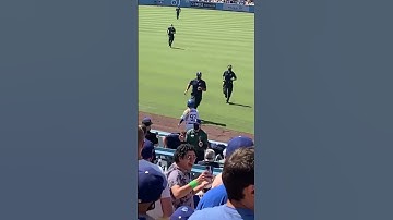 Dodgers Ball Girl stops fan who ran on the feild 🤣