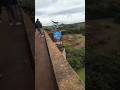 🚨JOVEM É LANÇADA DE PONTE SEM EQUIPAMENTO DE SEGURANÇA E MORRE DURANTE SALTO DE ROPE JUMP 😱💔