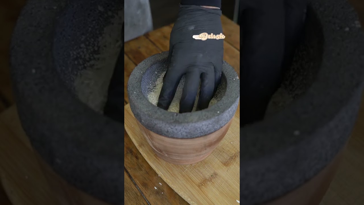 Como curar un molcajete.