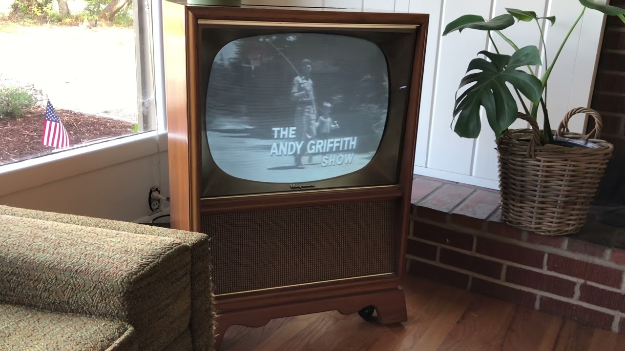 1956 Magnavox De Luxe Manhattan Television - YouTube