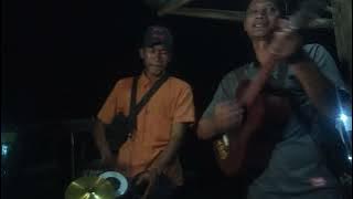 pengamen sobo kampung ... lagu terminal Madiun Ngawi (kreatifitas tanpa batas)