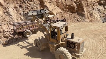 Oldest Caterpillar wheel loaders loading tractor trolley: #tractor #tractorvideo