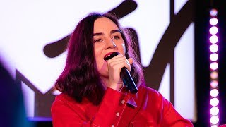 Meg Mac Performs 'I'm Not Coming Back' Live on TRL